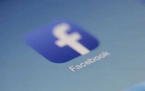 logo facebook di HP (sumber: snopes.com)