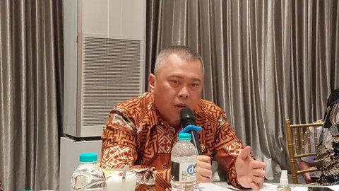 Pesawat Garuda terparkir di landasan pacu Terminal 3, Bandara Soekarno Hatta, Banten, Rabu (17/11/2021). Maskapai Garuda Indonesia akan menutup 97 rute penerbangannya secara bertahap hingg