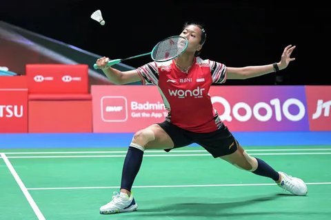 Putri Kusuma Wardani gagal maju ke semifinal Japan Open 2025. Ia harus mengakui keunggulan pemain China rangking dua dunia Wang Zhi Yi setelah bermain sengit selama 1 jam 26 menit dalam tiga game dengan skor 22-20, 17-21, 16-21. (Richard A. Brooks/AFP)