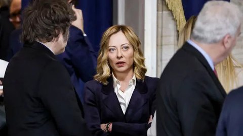 Serangan Israel terhadap satu-satunya gereja Katolik di Gaza melukai beberapa orang pada hari Kamis (17/7/2025). (Omar AL-QATTAA/AFP/AFP)