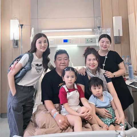 Potret Kedekatan Sarwendah dengan Mendiang Ayah (Instagram/@sarwendah29)