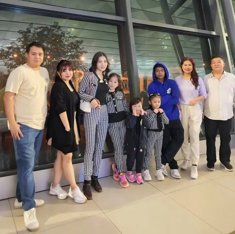 Potret Kedekatan Sarwendah dengan Mendiang Ayah (Instagram/@sarwendah29)