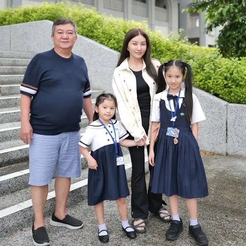 Potret Kedekatan Sarwendah dengan Mendiang Ayah (Instagram/@sarwendah29)