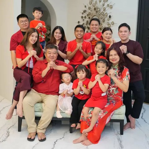 Potret Kedekatan Sarwendah dengan Mendiang Ayah (Instagram/@sarwendah29)