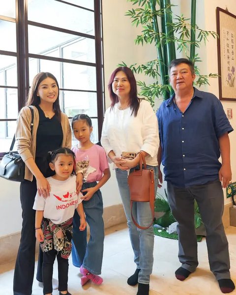 Potret Kedekatan Sarwendah dengan Mendiang Ayah (Instagram/@sarwendah29)