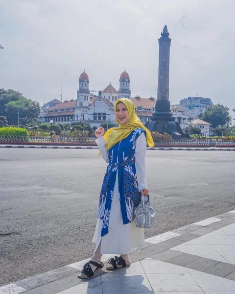 Model Baju Batik Hijab Kekinian Chaca Frederica (Foto: Instagram @chafrederica)