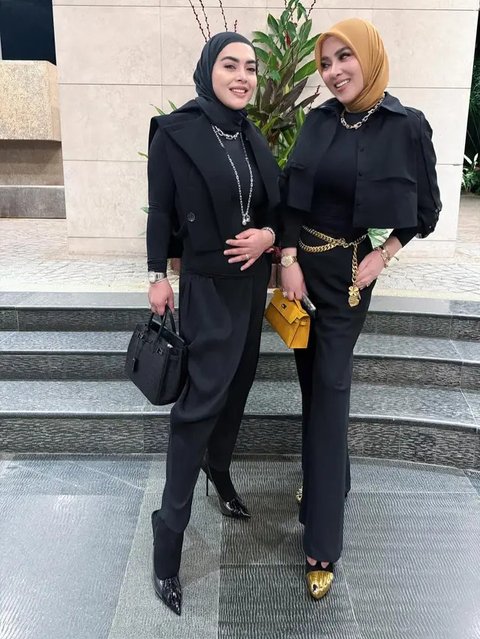 Gaya Syahrini Nonton Konser Cakra Khan di Singapura (@princessyahrini)