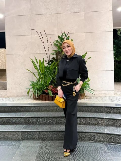 Gaya Syahrini Nonton Konser Cakra Khan di Singapura (@princessyahrini)