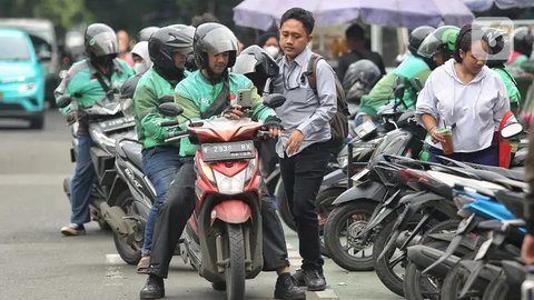 Kenaikan tarif ojek online (ojol) atau daring ini bergantung pada zona operasional layanan di masing-masing wilayah. (Liputan6.com/Angga Yuniar)