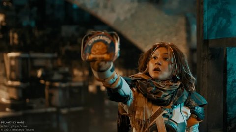 Review Sinopsis film Indonesia 'PELANGI DI MARS' mengisahkan petualangan antara manusia dan robot.