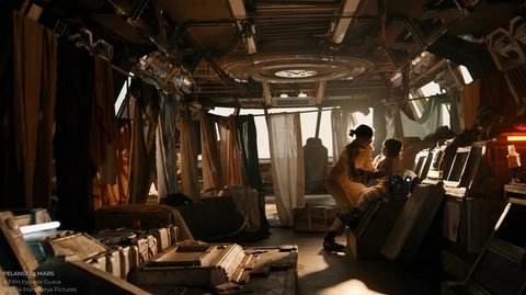 Review Sinopsis film Indonesia 'PELANGI DI MARS' mengisahkan petualangan antara manusia dan robot.