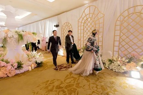Gaya Kondangan Melly Goeslaw (@melly_goeslaw)