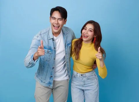 Seorang perempuan tampak marah kepada pasangannya dan enggan berbicara (Foto Dok: Freepik/EyeEm).