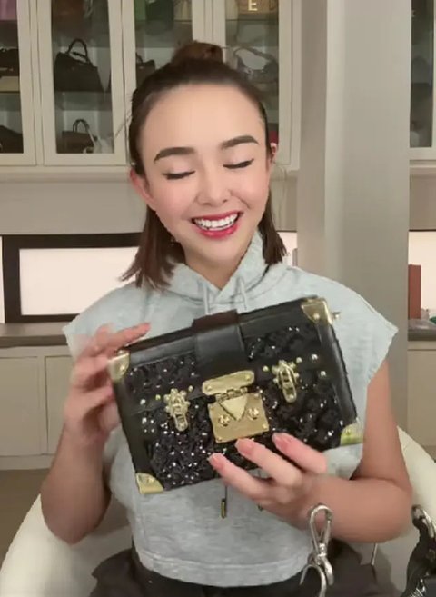 Koleksi Tas Mini Amanda Manopo (Foto: TikTok Amanda Manopo)