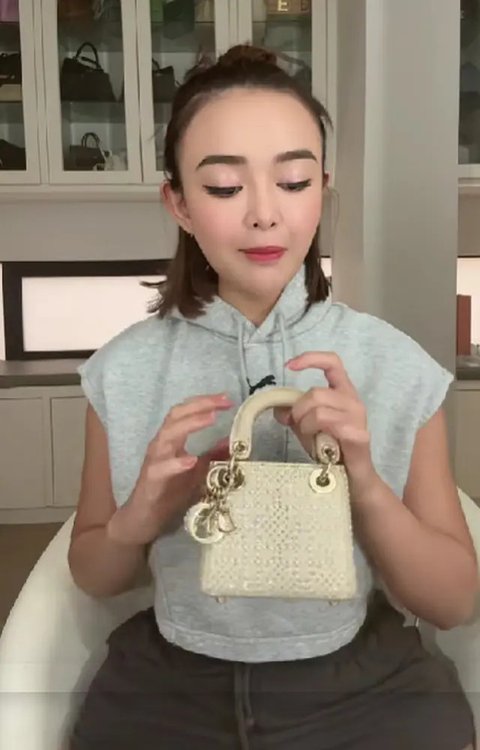 Koleksi Tas Mini Amanda Manopo (Foto: TikTok Amanda Manopo)