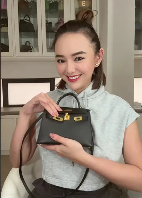Koleksi Tas Mini Amanda Manopo (Foto: TikTok Amanda Manopo)
