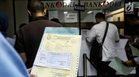 Melalui program ini, warga akan mendapatkan penghapusan denda pajak kendaraan bermotor untuk tahun pajak 2024 dan tahun-tahun sebelumnya. (merdeka.com/Arie Basuki)