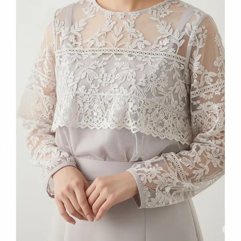 Tips Outfit untuk Wanita dengan Perut Buncit Agar Terlihat Ramping