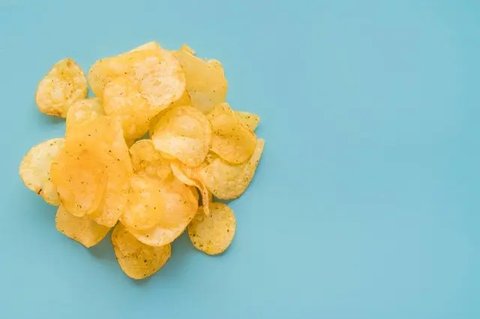 Aneka camilan yang mengandung gula berlebih (Foto: Freepik/KamranAydinov).