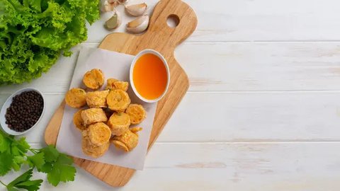 Aneka camilan yang mengandung gula berlebih (Foto: Freepik/KamranAydinov).