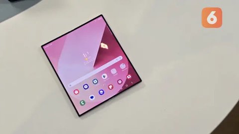 The Samsung Galaxy Z Fold 7 comes with a thinner design, Snapdragon 8 Gen 4 performance, and a 200MP camera.