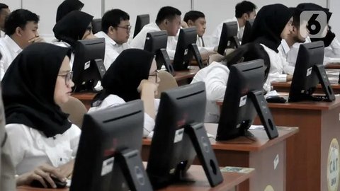 Peserta Tes SKD CPNS 2021 Kementerian Koordinator Bidang Kemaritiman dan Investasi di Secaba Rindam III Siliwangi, Bandung, Jawa Barat pada Kamis, 30 September 2021.