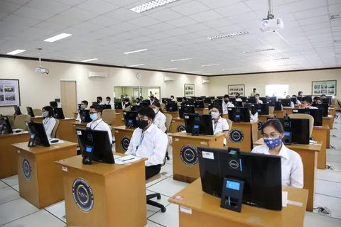 Peserta Tes SKD CPNS 2021 Kementerian Koordinator Bidang Kemaritiman dan Investasi di Secaba Rindam III Siliwangi, Bandung, Jawa Barat pada Kamis, 30 September 2021.