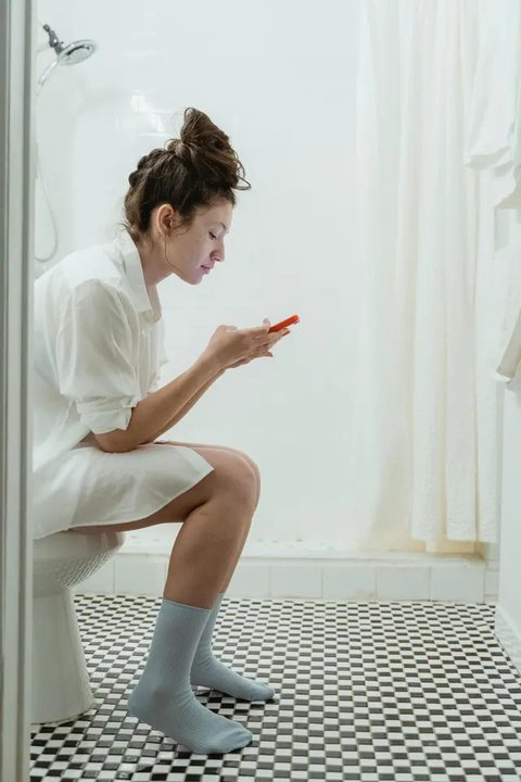 Sering pipis bisa disebabkan oleh terlalu sedikitnya estrogen saat menopause, menyusutnya kandung kemih, atau infeksi saluran kemih. (Foto: Pixabay)
