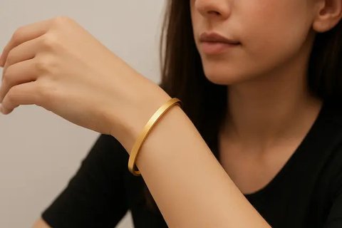 Gelang Emas Model Bangle Kekinian 3-5 Gram (created by AI)