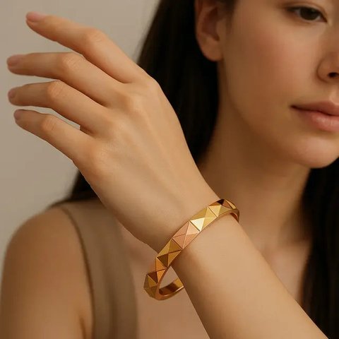 Gelang Emas Model Bangle Kekinian 3-5 Gram (created by AI)