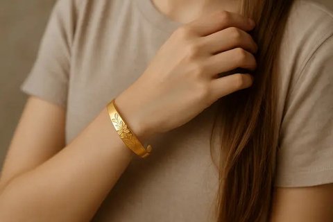 Gelang Emas Model Bangle Kekinian 3-5 Gram (created by AI)