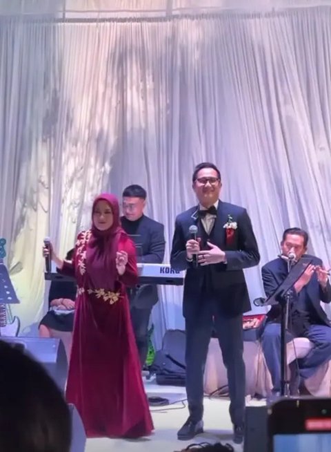 Aldi Bragi Duet dengan Ikke Nurjanah (Instagram @ikkenurjanah0518)