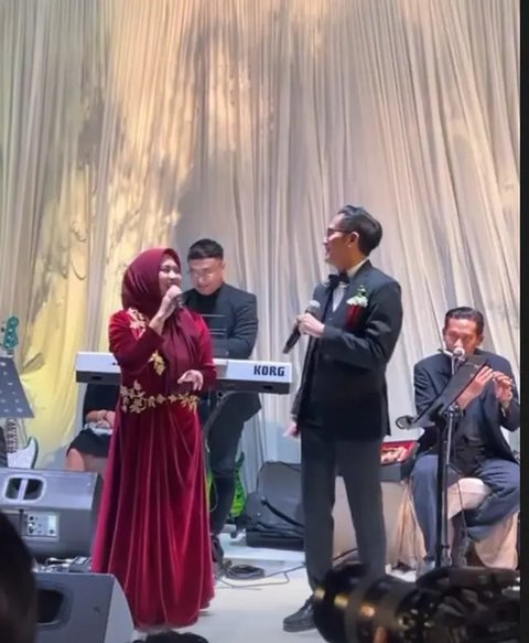 Aldi Bragi Duet dengan Ikke Nurjanah (Instagram @ikkenurjanah0518)