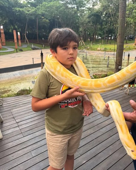 Foto-foto Jessica Iskandar dan Vincent Verhaag Ajak Anak ke Kebun Binatang
