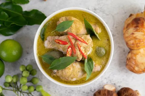 Soto Ayam (created by AI)