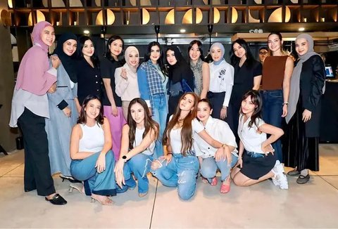 Foto-Foto Geng Cendol Gelar Arisan di Awal 2025, Penuh Keseruan dan Kekompakan (sumber: Instagram/ramadhaniabakrie)