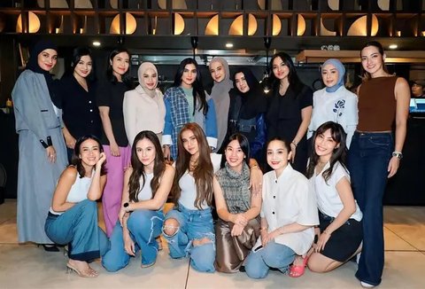 Foto-Foto Geng Cendol Gelar Arisan di Awal 2025, Penuh Keseruan dan Kekompakan (sumber: Instagram/ramadhaniabakrie)