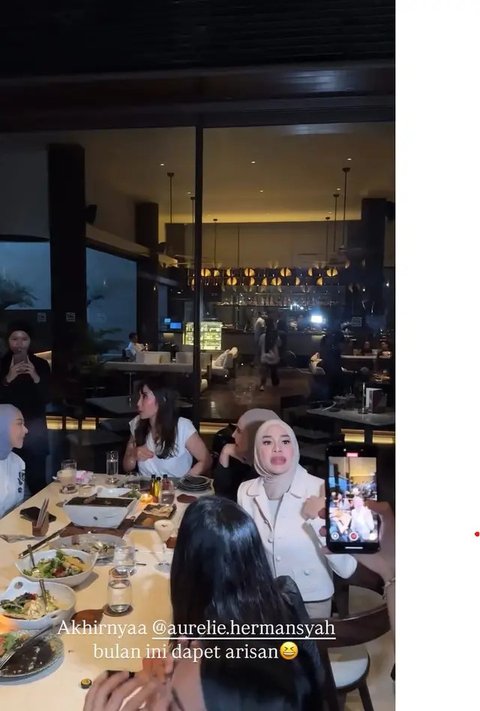 Foto-Foto Geng Cendol Gelar Arisan di Awal 2025, Penuh Keseruan dan Kekompakan (sumber: Instagram/ramadhaniabakrie)