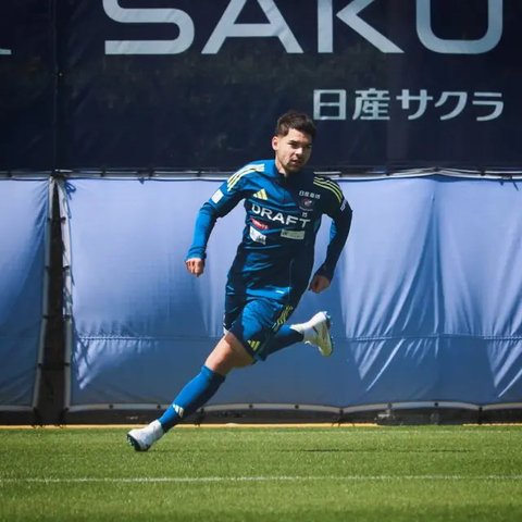 Aksi Sandy Walsh di Yokohama F. Marinos 2025. (Instagram/sandywalsh).