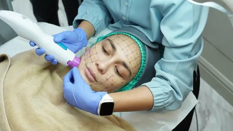 Luna Maya dan Maxime Bouttier menggelar resepsi kedua pernikahan kedua mereka di Jakarta, Rabu (30/7/2025). Sheila on 7 bakal manggung di sana.