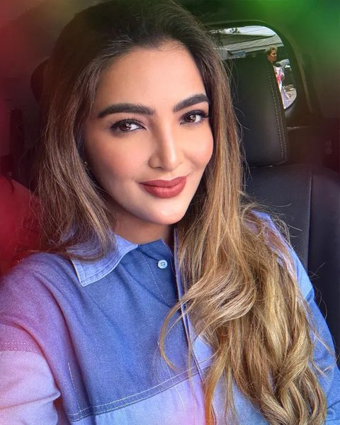 Saat ditemui di kawasan Mampang, Jakarta Selatan Kamis (7/9/2017) penyanyi itu membantah kabar tersebut. Ia mengaku kini sedang sibuk mengurus keluarga dan kariernya di dunia musik. (Adrian U