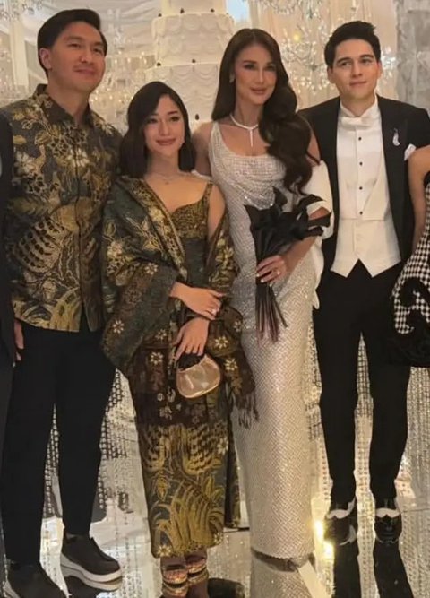 Artis Hadir di Resepsi Luna Maya dan Maxime Bouttier. [@kimbrlyryder]