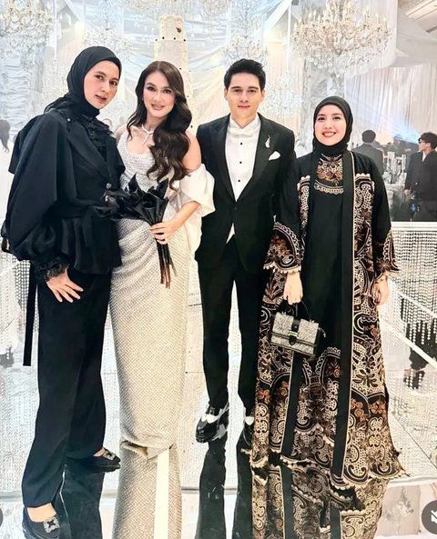Artis Hadir di Resepsi Luna Maya dan Maxime Bouttier. [@kimbrlyryder]