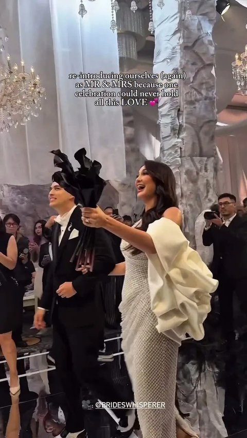 Luna Maya Bawa Buket Bunga Hitam di Resepsi Jakarta, Ternyata Segini Harganya