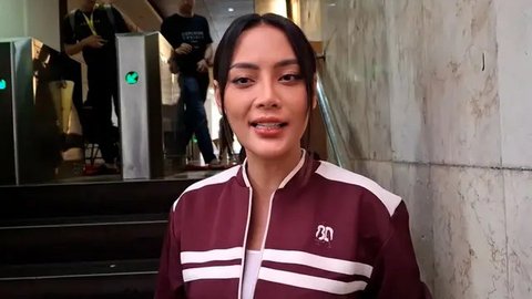 Aktris Erika Carlina melahirkan bayi laki-laki yang dinamai Andrew Raxy Neil, 1 Agustus 2025, lebih awal dari perkiraan di tengah isu hamil di luar nikah.