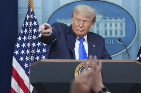Presiden Donald Trump berpidato di South Lawn Gedung Putih, Rabu, 4 Juni 2025, di Washington. (AP/Alex Brandon)