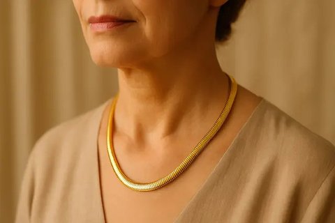 Model Kalung 50 Gram Emas Elegan untuk Ibu-Ibu 40 Tahun ke Atas (created by AI)