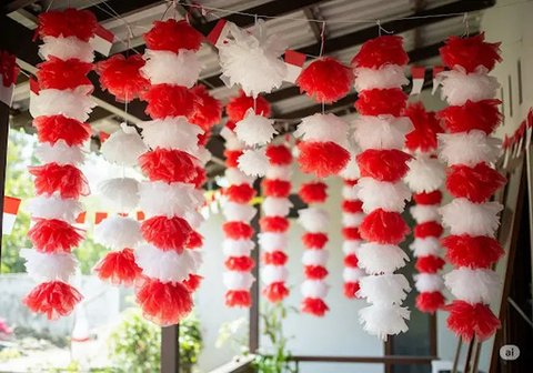 Hiasan 17 Agustus dari Plastik Kresek (Sumber: qwen.ai)