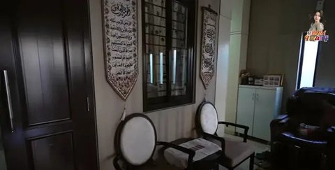 Ruang Tamu Sederhana Rumah Ayu Ting Ting (youtube/@ummi_quaryy)
