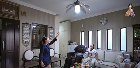 Ruang Tamu Sederhana Rumah Ayu Ting Ting (youtube/@ummi_quaryy)